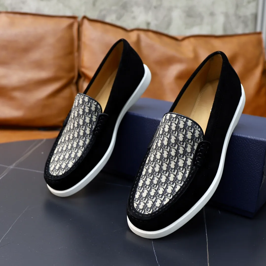 Ex-factory price: 540🙅‍♂️🙅‍♂️🙅‍♂️ Brand: Dior DIOR Standard code: Men's code 38/44 (45 can be customized) Grade: Same as the official website Material: Original cowhide stitching, cowhide lining, original TPU wear-resistant soft outsole Style categories: Leisure and sports version, footwear for driving, young fashion, European and American trends, British style Color: actual picture color
